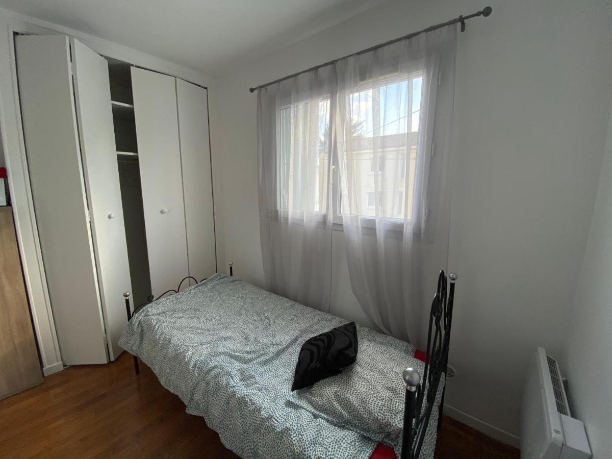 Bedroom In A House/ Chambre Dans Une Maison epinay sur Orge Bagian luar foto