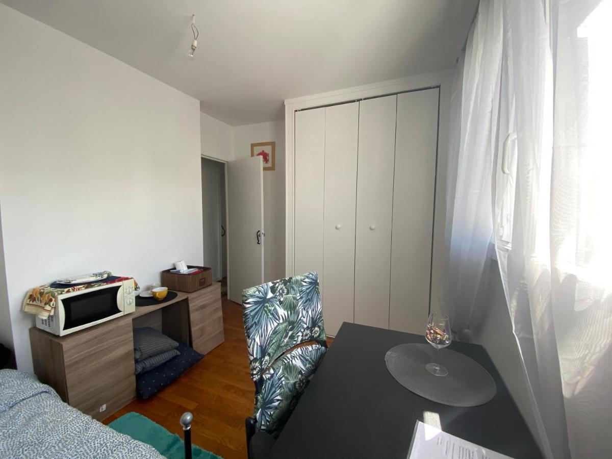 Bedroom In A House/ Chambre Dans Une Maison epinay sur Orge Bagian luar foto