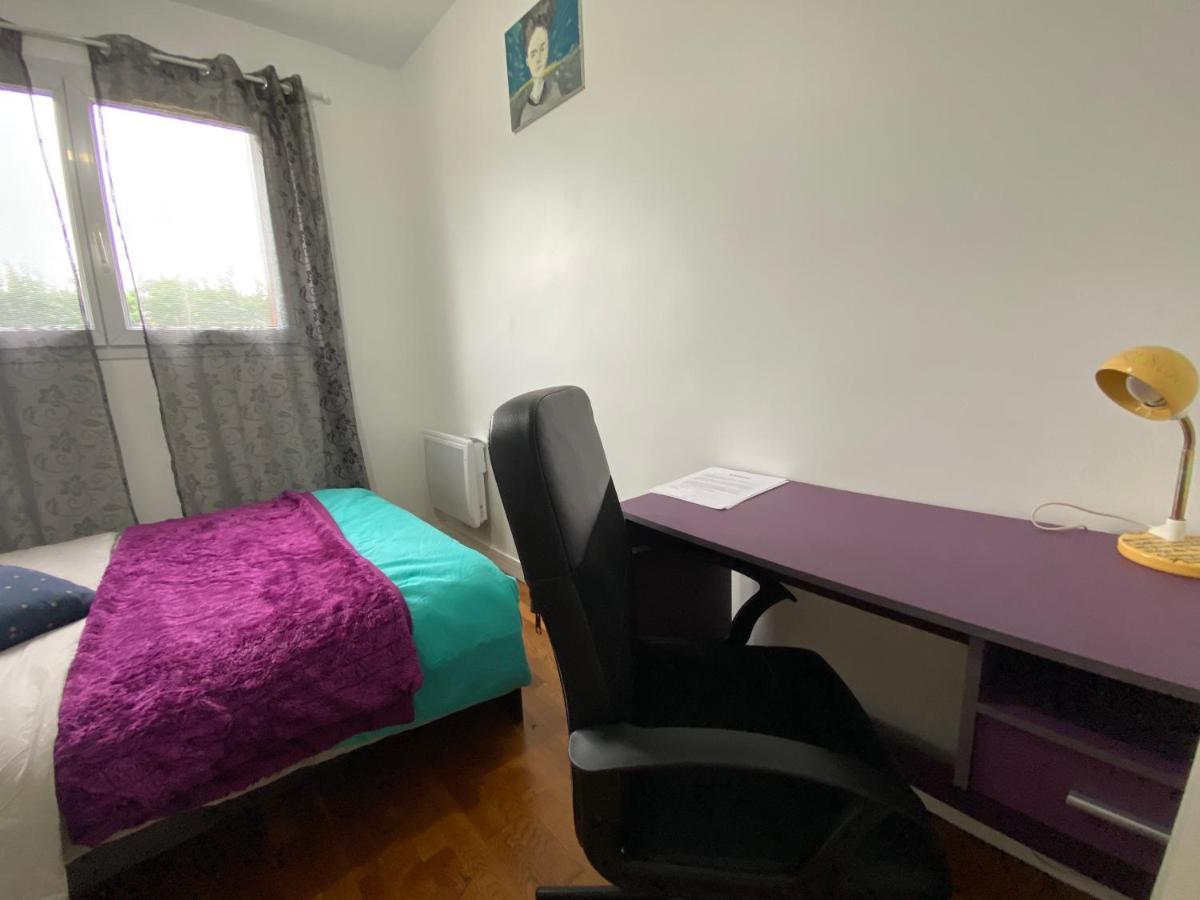 Bedroom In A House/ Chambre Dans Une Maison epinay sur Orge Bagian luar foto