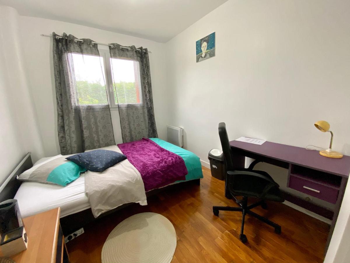 Bedroom In A House/ Chambre Dans Une Maison epinay sur Orge Bagian luar foto